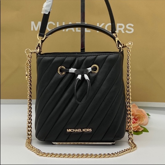 MICHAEL KORS SURI SMALL BUCKET XBODY BLACK - Picture 14 of 16
